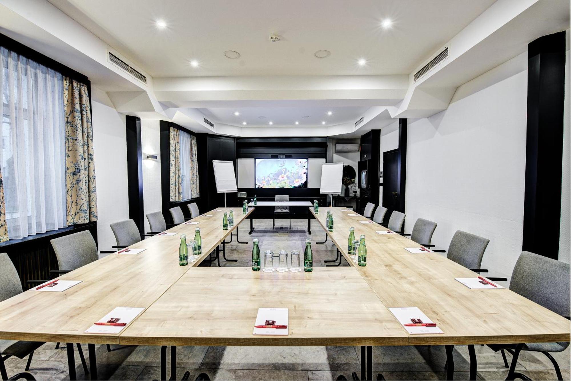 Hotel Bayrischer Hof 벨스 외부 사진